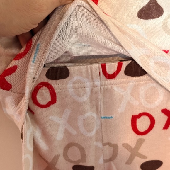 XO Pattern Pajama Set - Picture 4 of 7